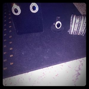 BLACK EARRINGS, RING AND BRACELET SET